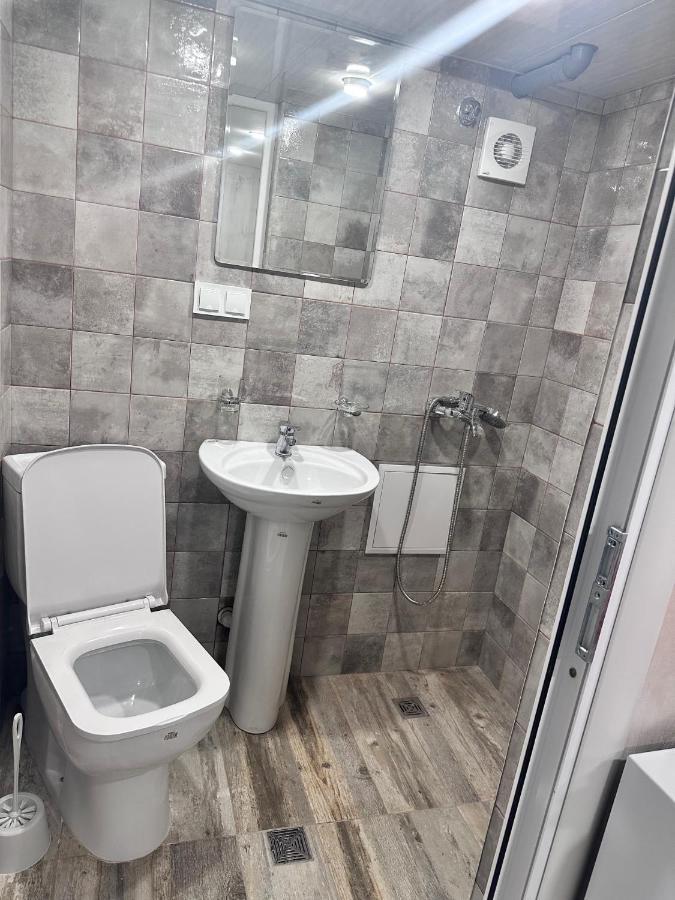 Mandarin Hotel Yerevan Bagian luar foto
