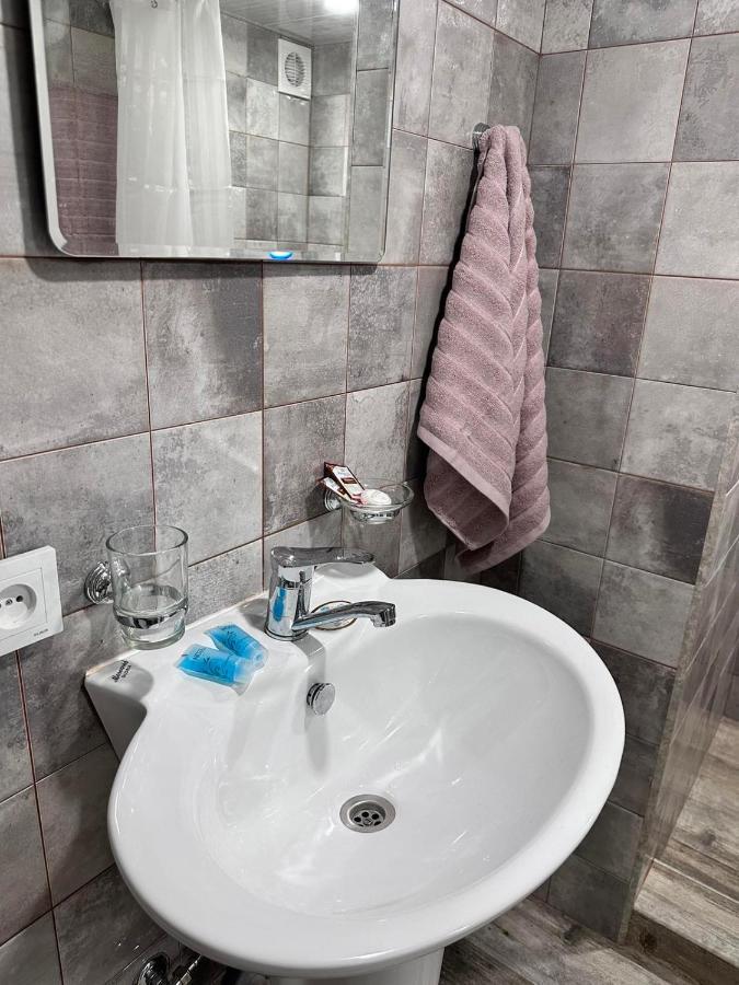 Mandarin Hotel Yerevan Bagian luar foto