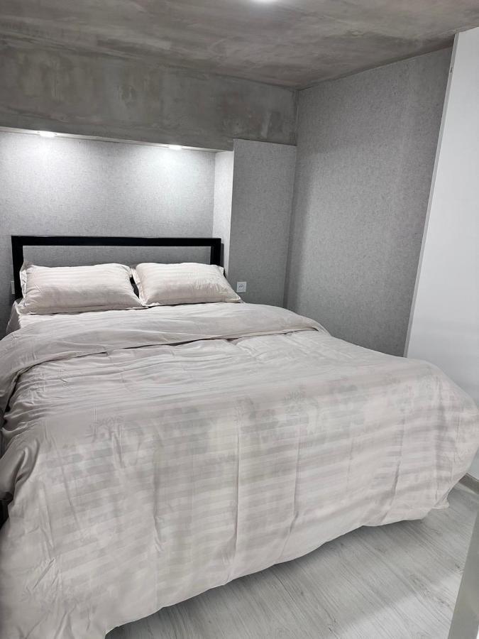 Mandarin Hotel Yerevan Bagian luar foto